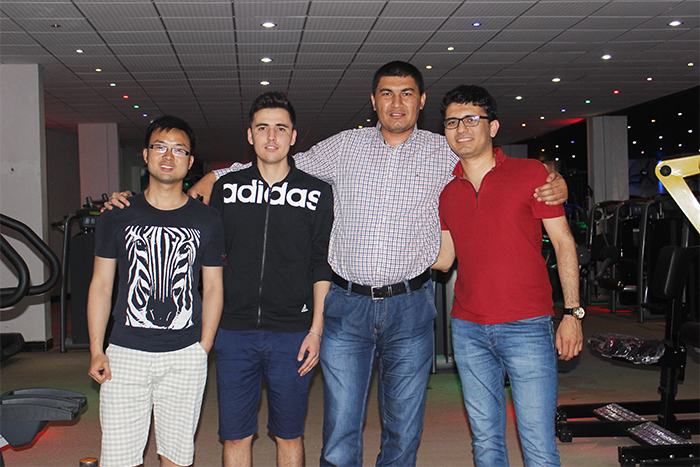 英国客户来中国采购8868体育官网入口