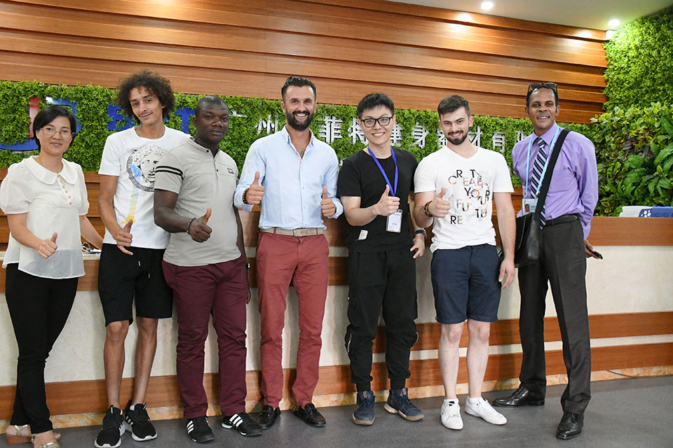 法国客户来中国采购8868体育官网入口