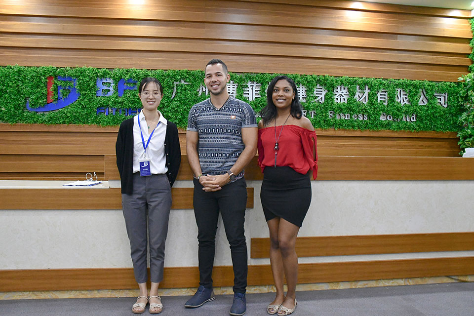 法国客户来中国采购8868体育官网入口