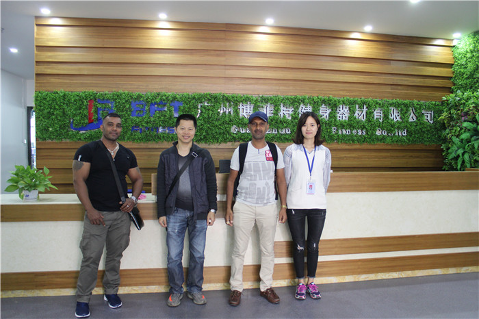 8868体育官网入口公司留影