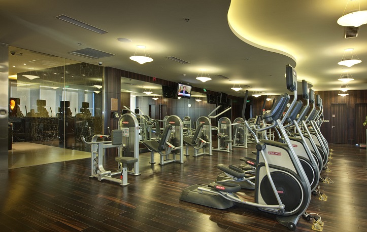 开健身房找博菲特